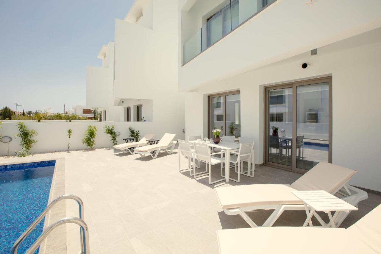Palm Tree Villas Livadhia Esterno foto