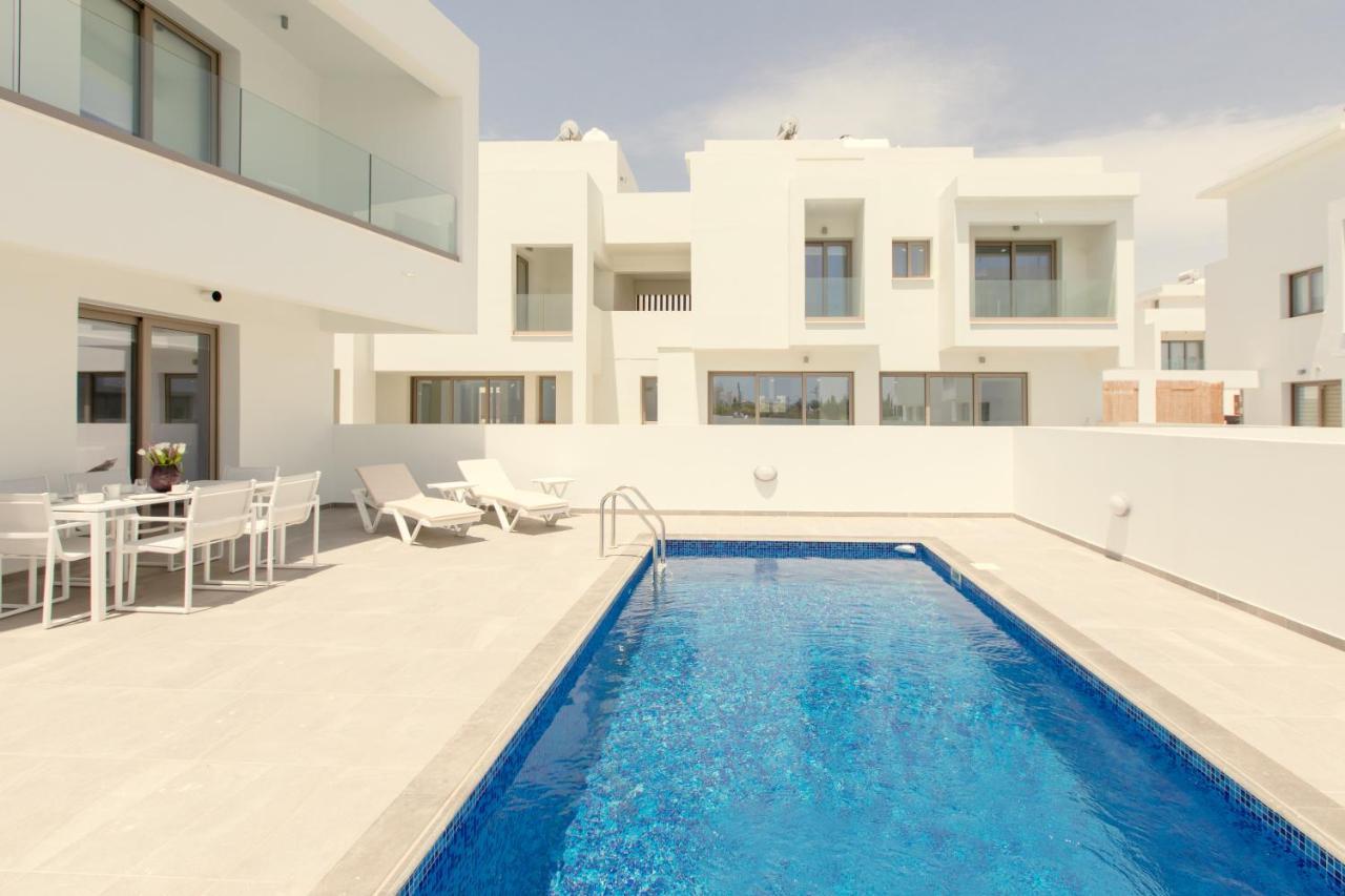 Palm Tree Villas Livadhia Esterno foto